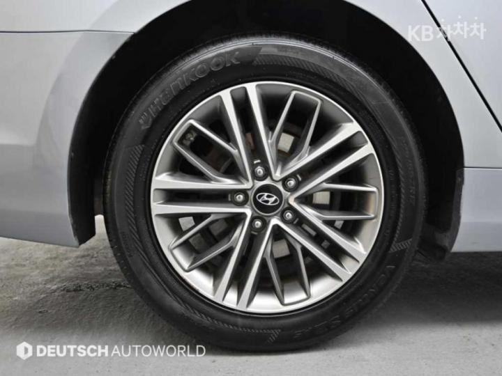 Hyundai Grandeur Hybrid Premium 6