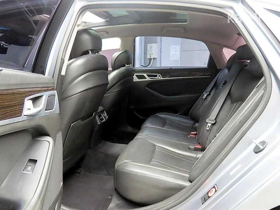 2015 - hyundai genesis
