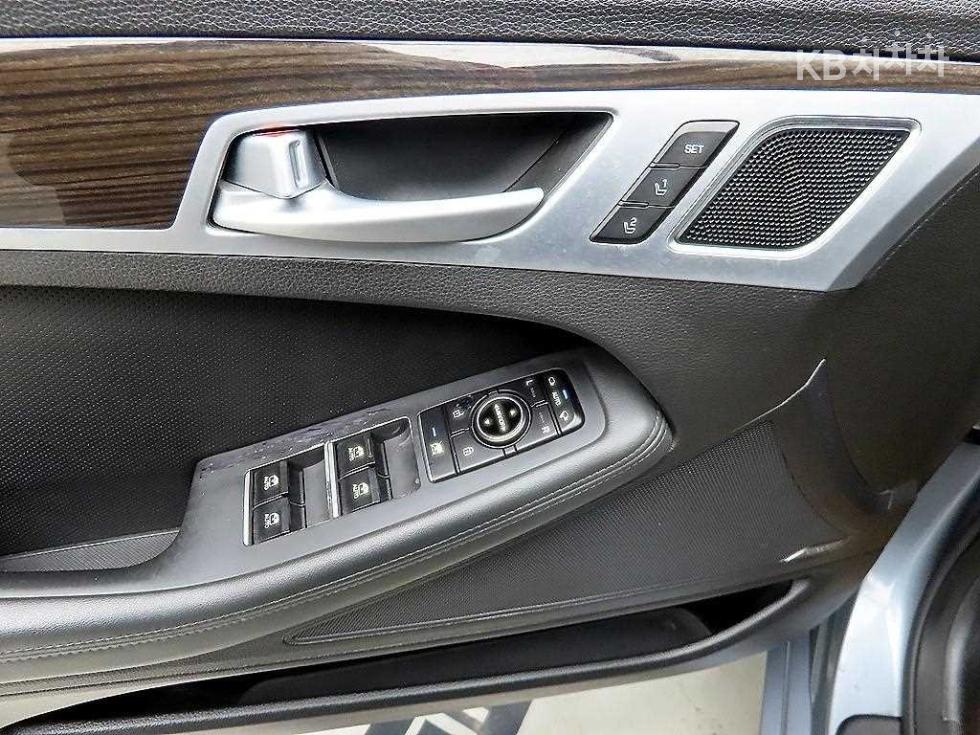 2015 - hyundai genesis