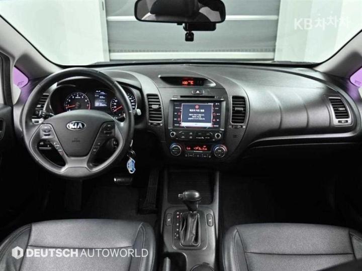 Kia K3 Luxury 8