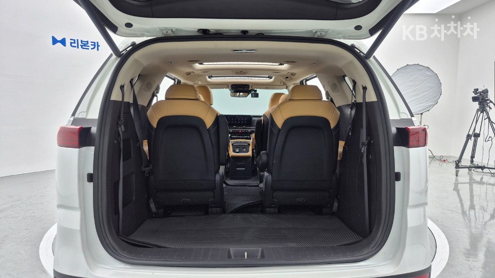 2021 - kia carnival