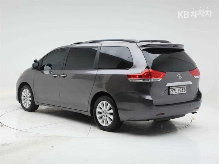 Toyota Sienna 3.5 AWD A/ T 5