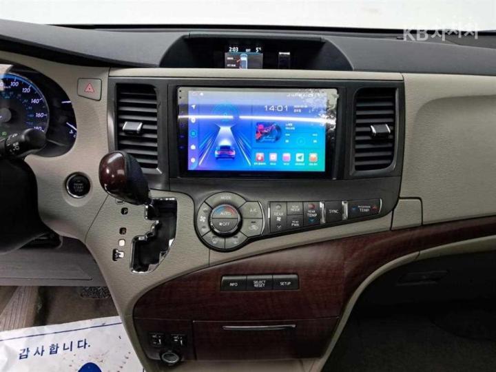 Toyota Sienna 3.5 AWD A/ T 10