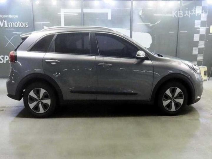 Kia Niro 1.6 Luxury 4