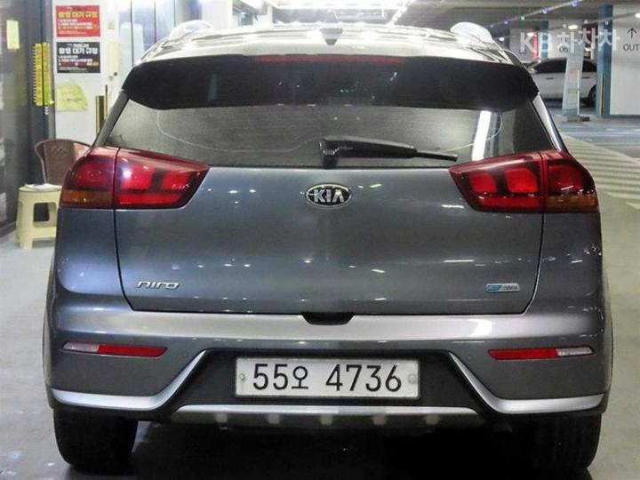 Kia Niro 1.6 Luxury 6
