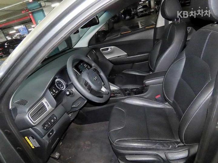 Kia Niro 1.6 Luxury 7