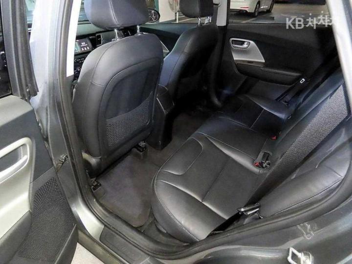 Kia Niro 1.6 Luxury 8