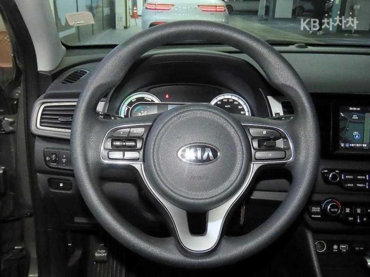 Kia Niro 1.6 Luxury 9