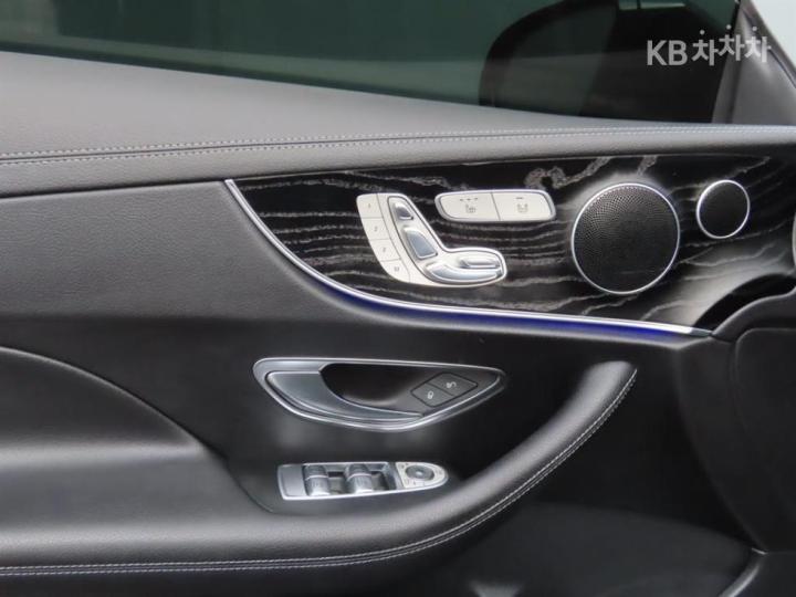 Mercedes-Benz E-Class W213 E220d COUPE 7