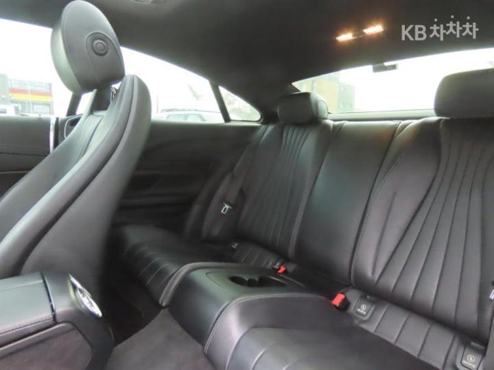 Mercedes-Benz E-Class W213 E220d COUPE 8