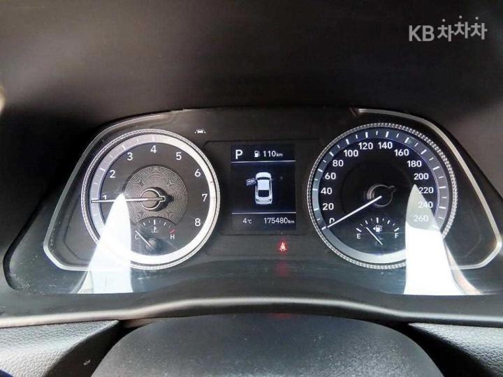 Hyundai Sonata DN8 2.0 Premium Family 10