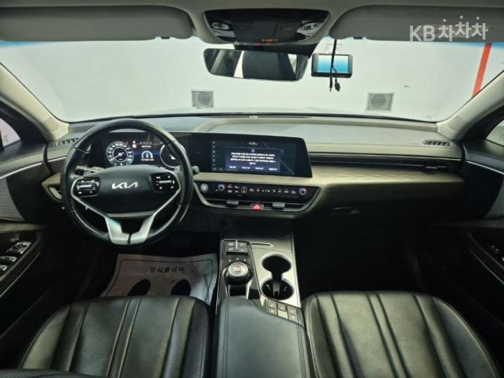 Kia K8 2.5 Gasoline Noblesse 8