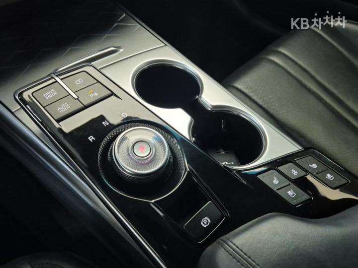 Kia K8 2.5 Gasoline Noblesse 9