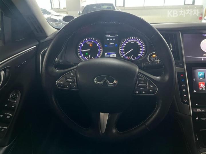 Infiniti Q50 2.2d Premium 10