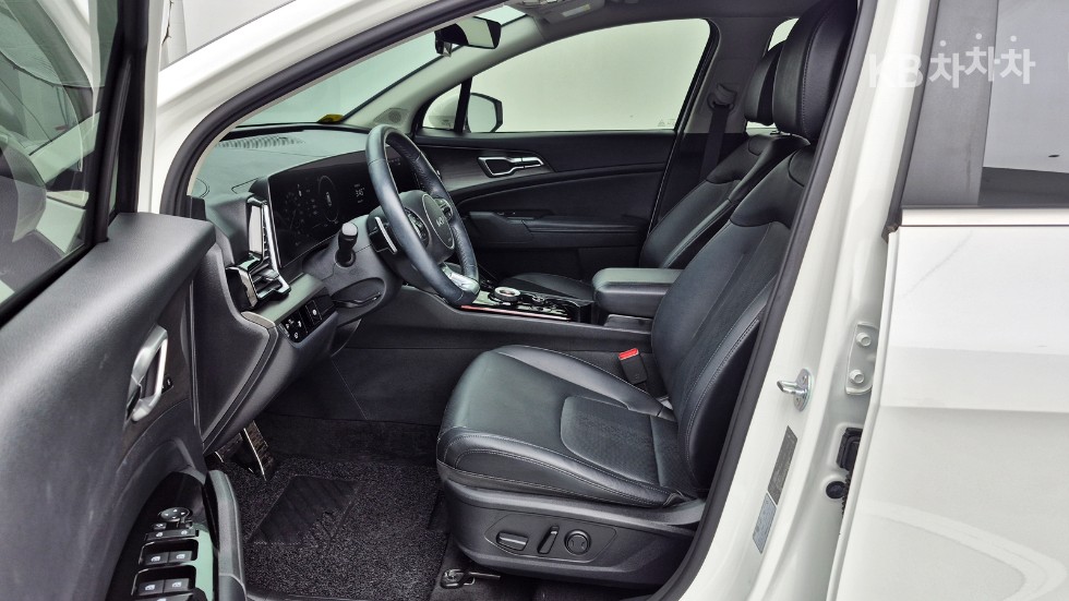 2023 - kia sportage