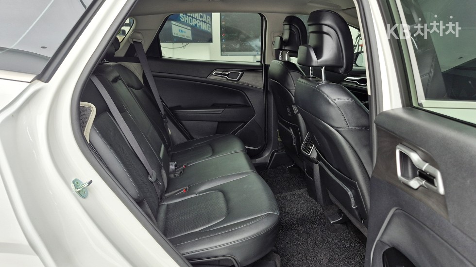 2023 - kia sportage