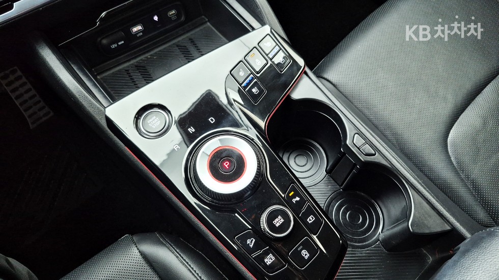 2023 - kia sportage
