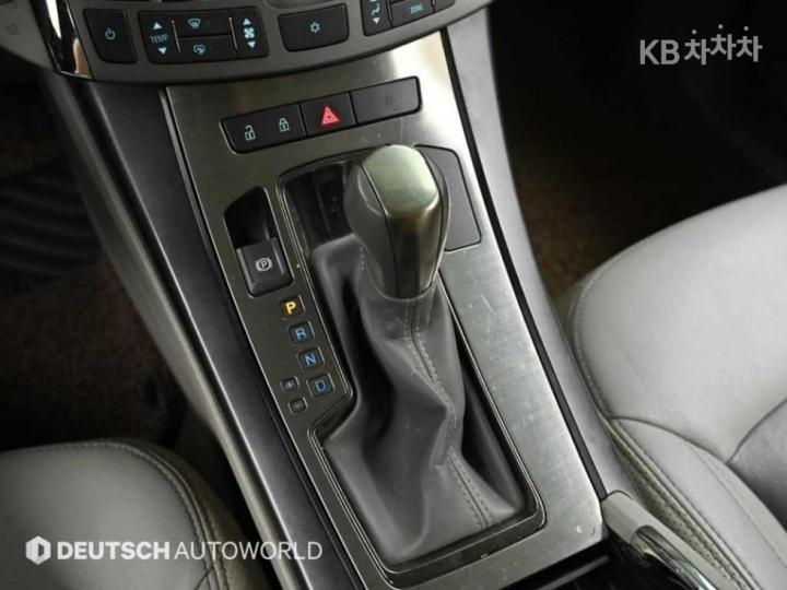 Chevrolet Alpheon CL240 Deluxe 10