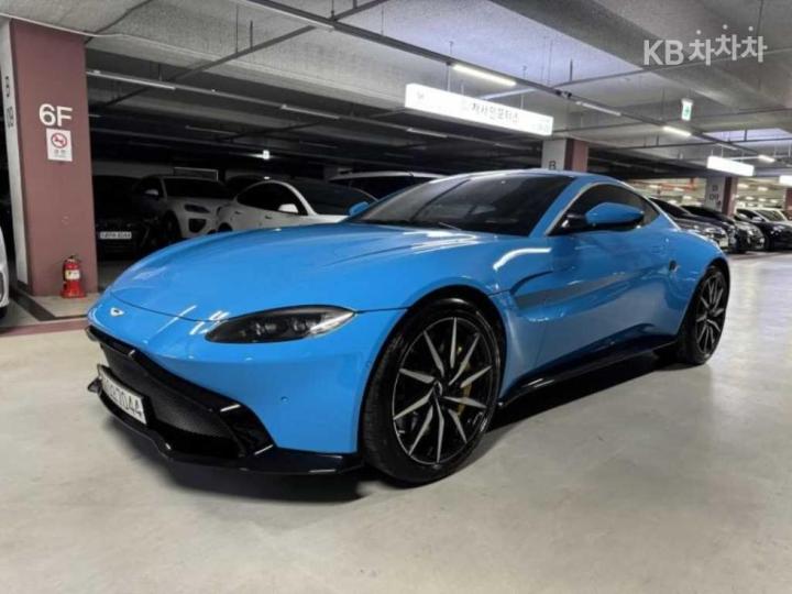 Aston Martin Vantage 4.0 V8 쿠페 — foto 1