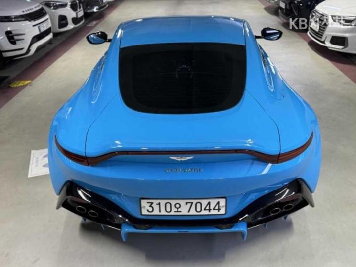 Aston Martin Vantage — miniaturë 3