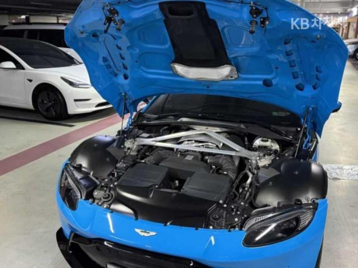 Aston Martin Vantage — miniaturë 4