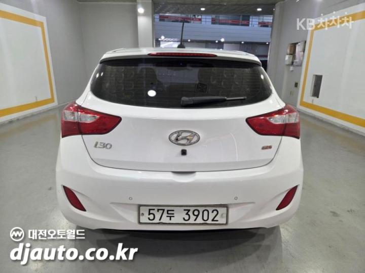 Hyundai i30 New 1.6 GDI Unique 4