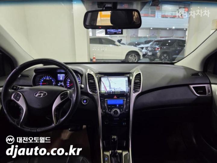 Hyundai i30 New 1.6 GDI Unique 5