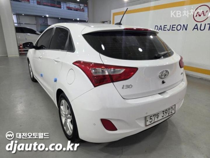 Hyundai i30 New 1.6 GDI Unique 7