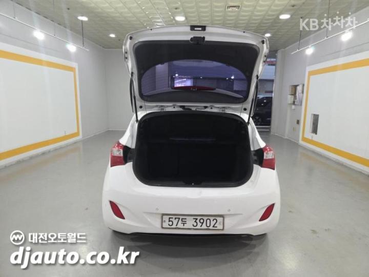 Hyundai i30 New 1.6 GDI Unique 8