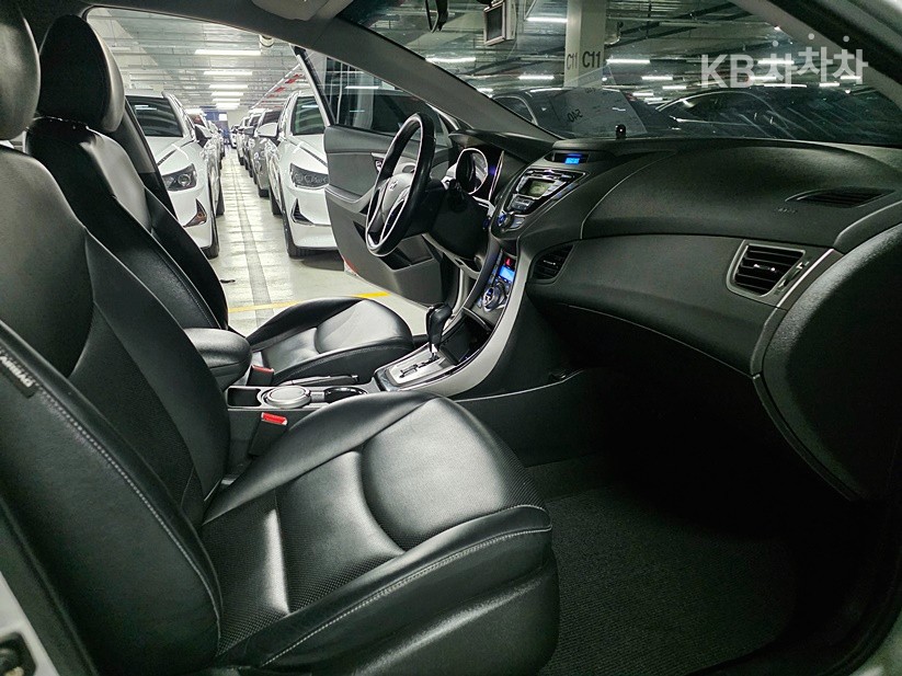 Hyundai Avante — miniaturë 8