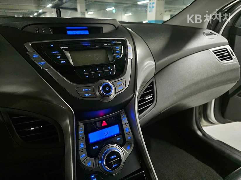 Hyundai Avante — miniaturë 9