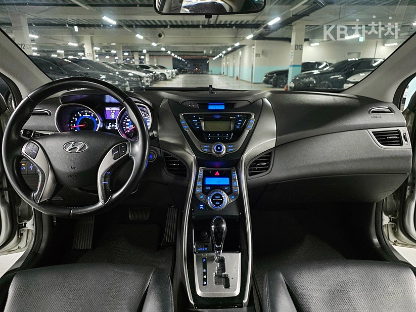 Hyundai Avante — miniaturë 13