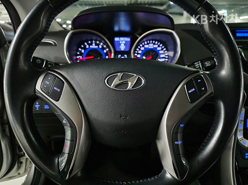 Hyundai Avante — miniaturë 15