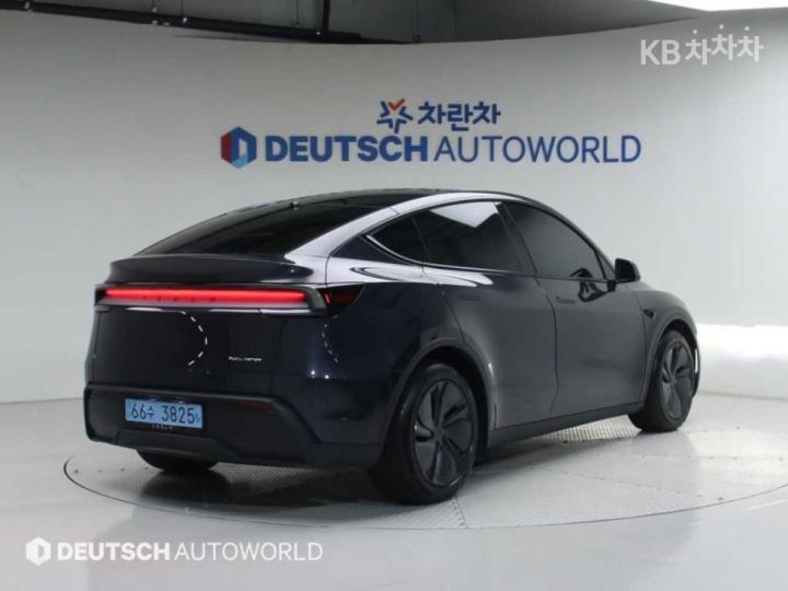 Tesla Model Y Long Range 3