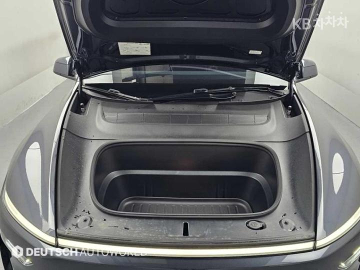 Tesla Model Y Long Range 7