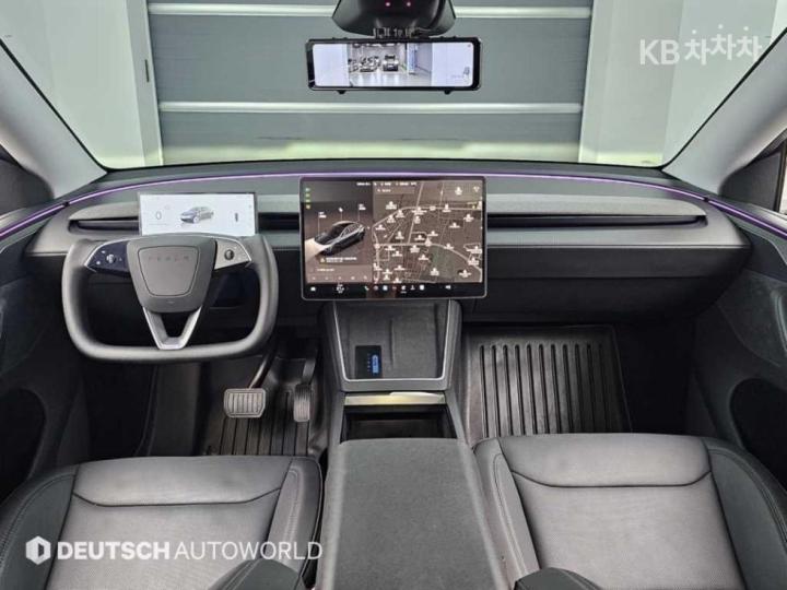 Tesla Model Y Long Range 8