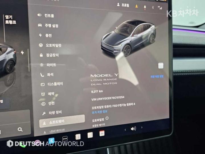 Tesla Model Y Long Range 9