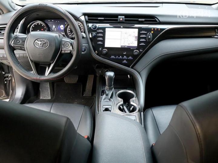 Toyota Camry XV70 2.5 Base Type 6