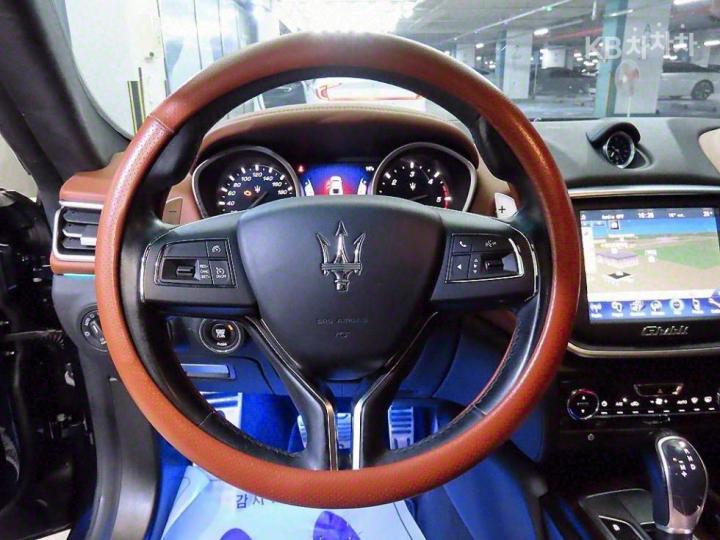 Maserati Ghibli 3.0 Diesel 9