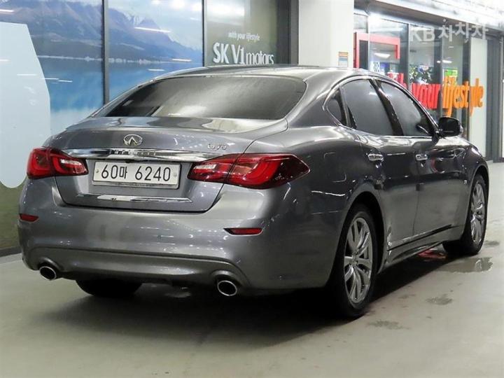 Infiniti Q70 3.7 Style 5