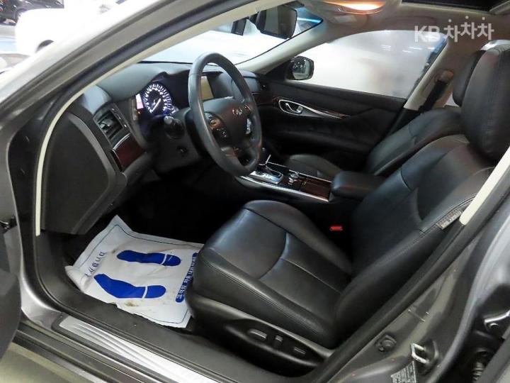 Infiniti Q70 3.7 Style 7