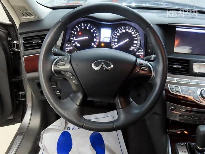 Infiniti Q70 3.7 Style 9