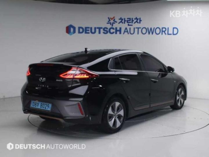 Hyundai IONIQ Electric Q 3