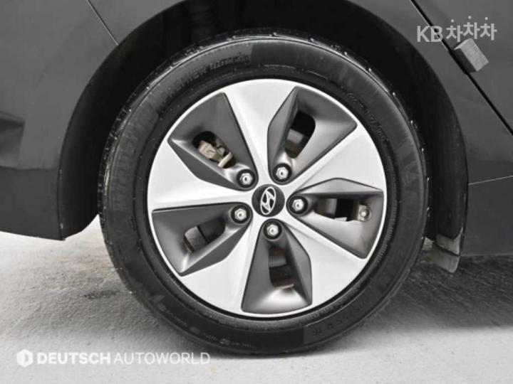 Hyundai IONIQ Electric Q 6