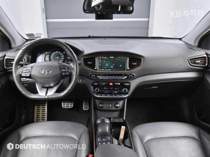 Hyundai IONIQ Electric Q 8