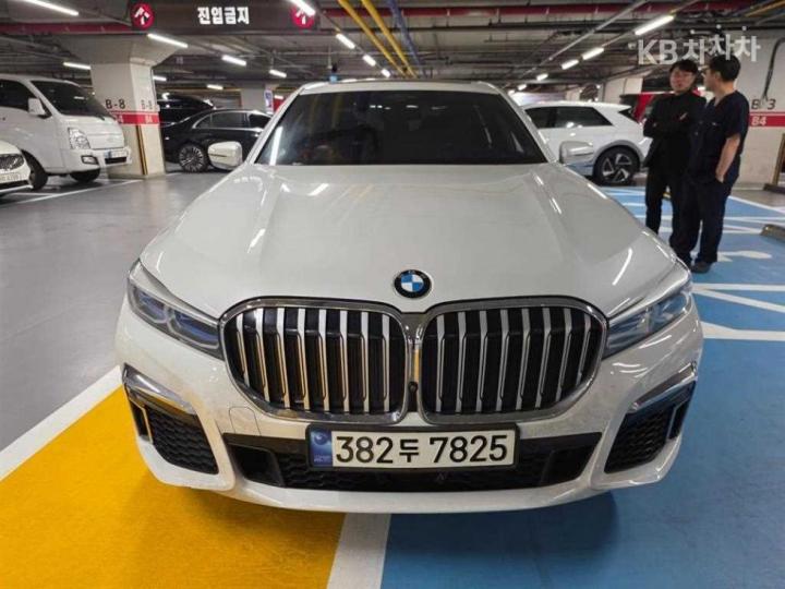 BMW 7 Series G11 740Li xDrive M Sport 2