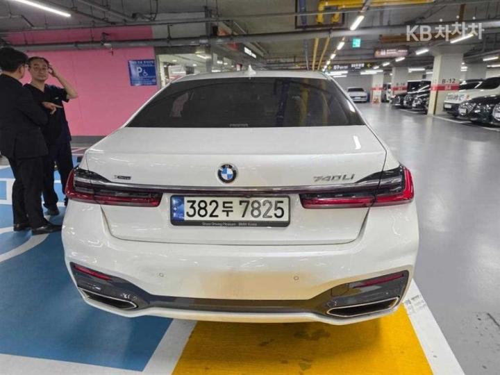 BMW 7 Series G11 740Li xDrive M Sport 5