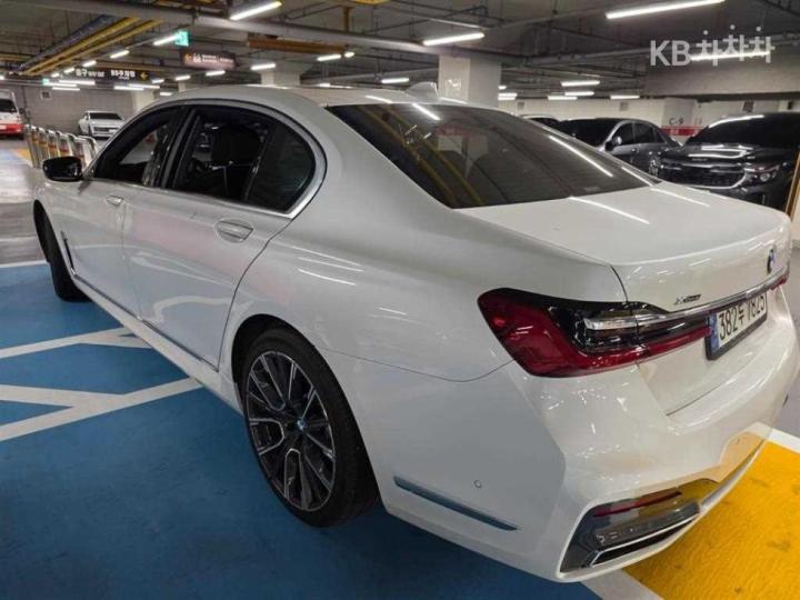 BMW 7 Series G11 740Li xDrive M Sport 7
