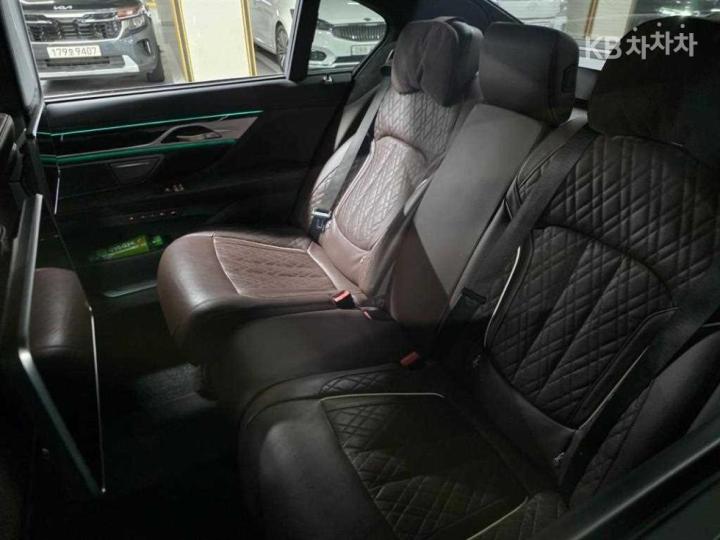 BMW 7 Series G11 740Li xDrive M Sport 8