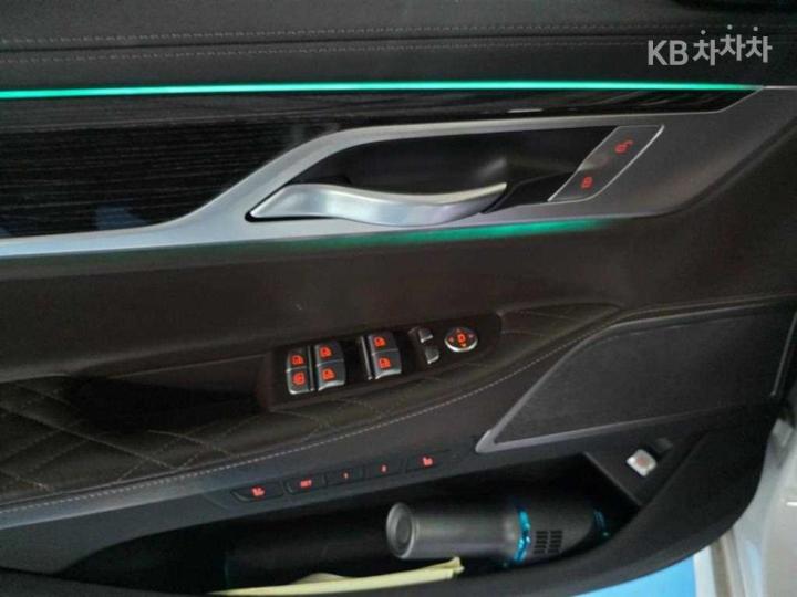 BMW 7 Series G11 740Li xDrive M Sport 10